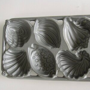 John Wright Cast Iron Sea Shell Baking Cornbread Cake Pan Mold Vintage 1989 USA